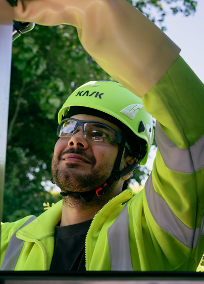 Elektrikerlærling Med Hjelm